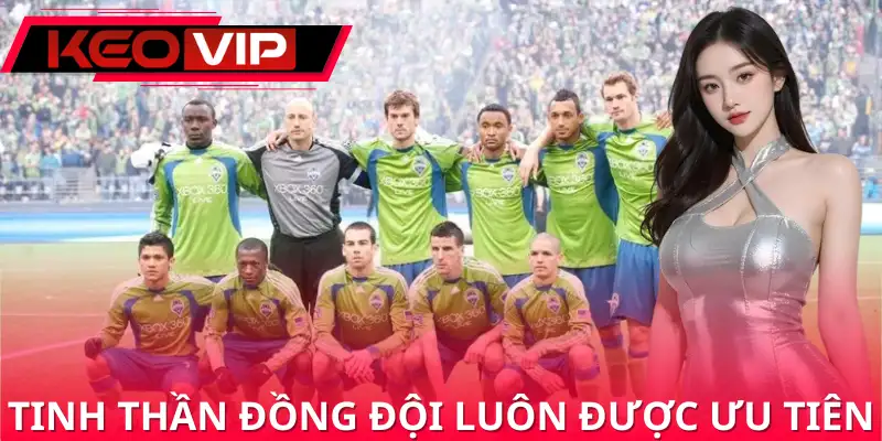 Tinh thần đồng đội là thứ không thể thiếu tại game bóng đá